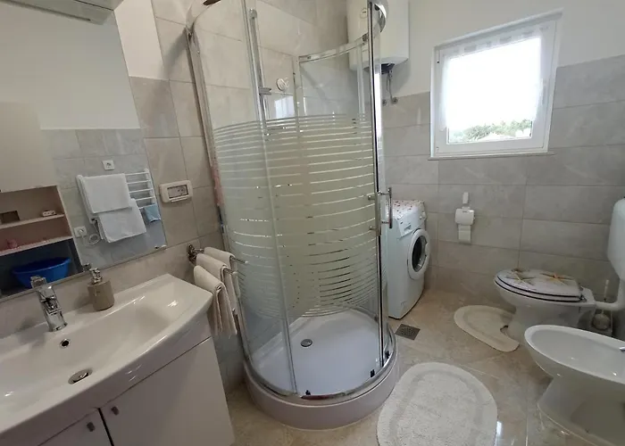 With Parking Space - 21996 * 로비니